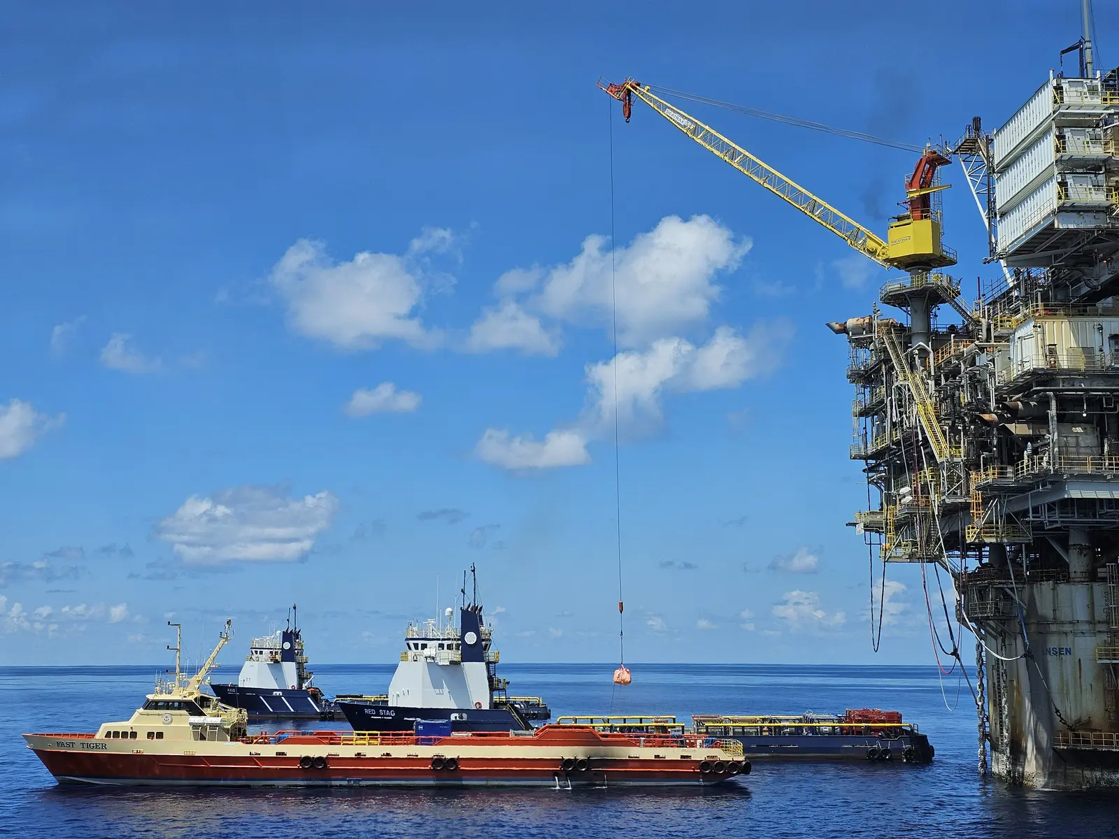 Offshore platform and supply ship – energy sector logistics