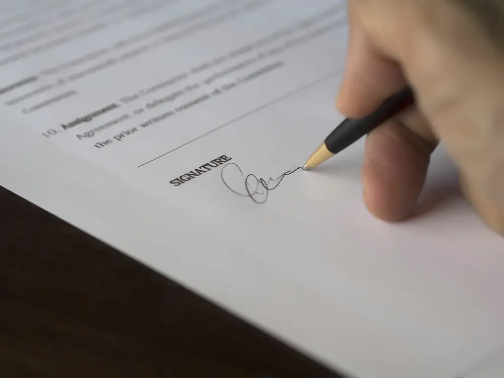 Main signant un contrat – conditions générales